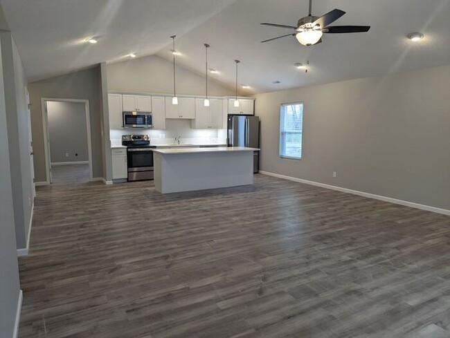 Building Photo - Spacious 4-Bedroom Open Concept Home with ...