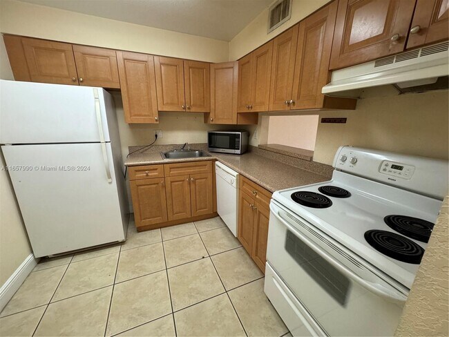 Building Photo - 5201 Geneva Ct
