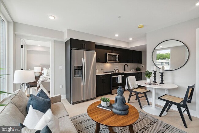 Foto del edificio - 6604 Ridge Ave