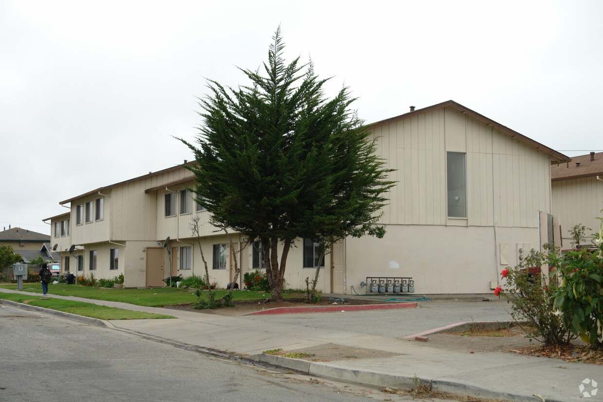 Foto del edificio - Castroville farm labor housing