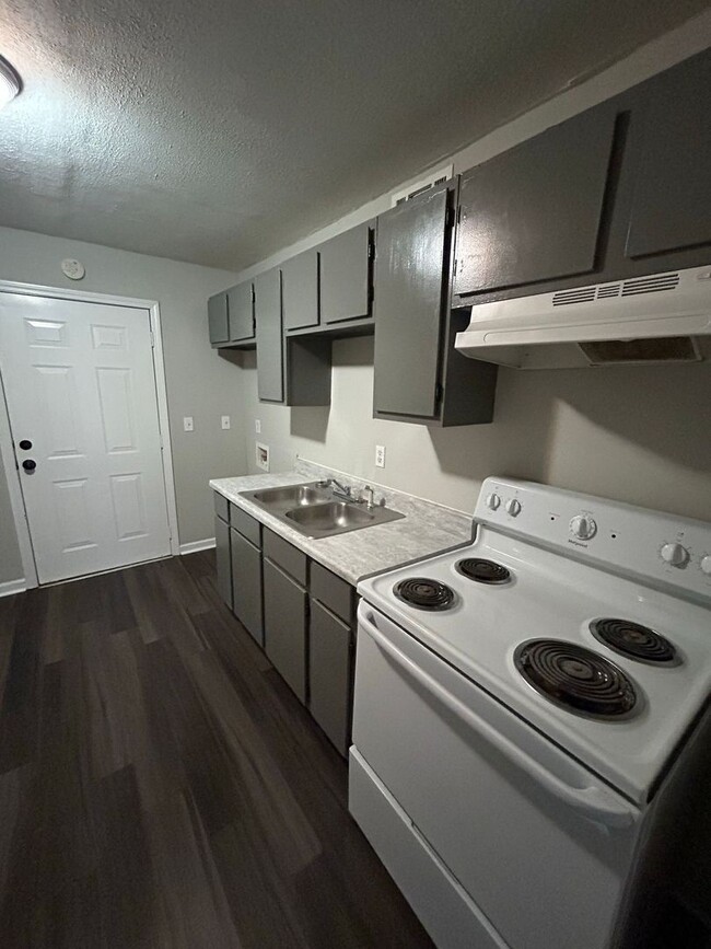Building Photo - 2 Bedroom Apartment in Carrollton City Lim...