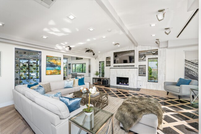 Foto del edificio - 3420 Blair Dr