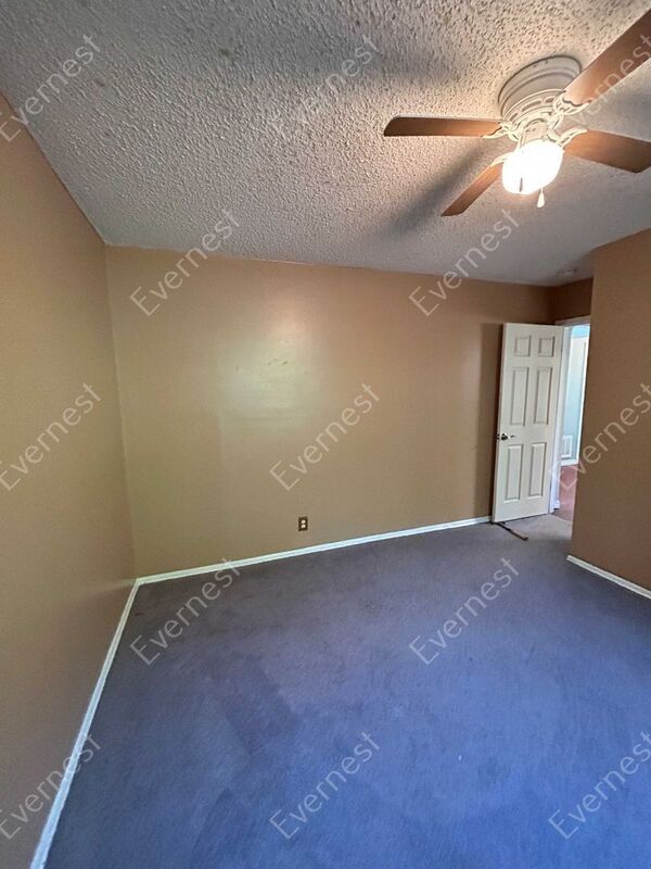 Building Photo - 6614 Shady Lake Dr
