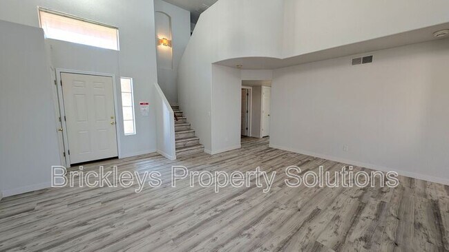 Building Photo - 250 S Lakeview Blvd