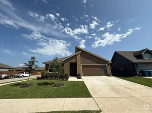 Building Photo - 701 Trinity Pk Trl