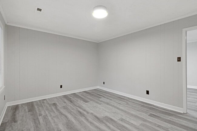 Foto del edificio - MOVE-IN READY! 3 BR, 1 BA Brick Ranch *EXCELLENT Wayne Mem. Drive Location!*