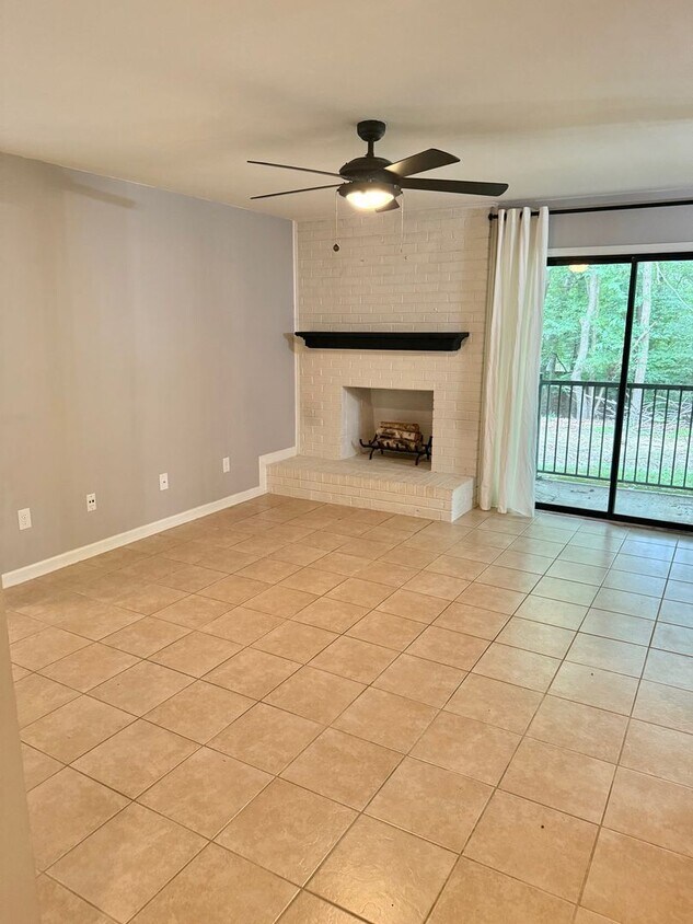 Foto principal - Fully Renovated 2 Bed, 2 Bath Ground-Floor...