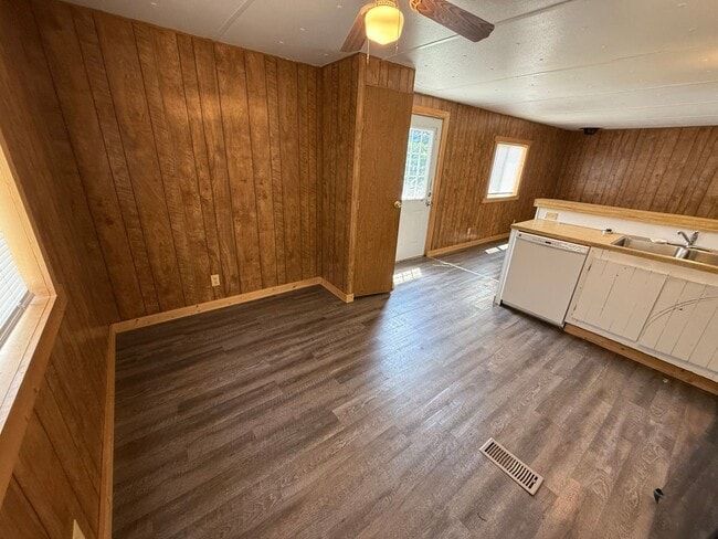Building Photo - 3 Bed 2 Bath Updated Mobile Home with Fenced Yard and Storage Shed
