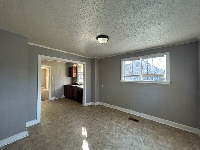 Building Photo - 2664 Kimball Ave