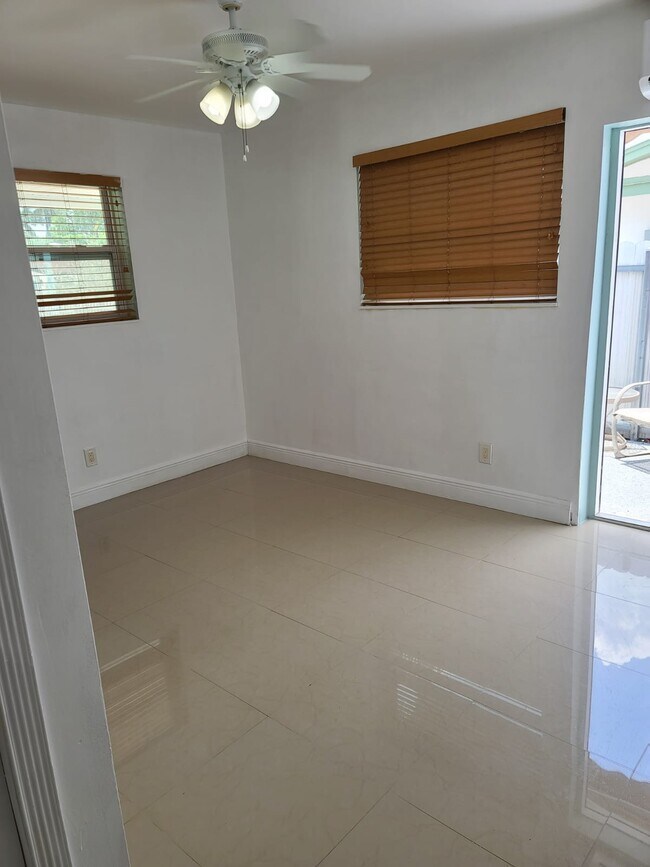 Building Photo - 17820 SW 113th Ave