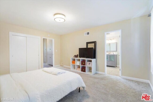 Building Photo - 2 br, 2 bath Condo - 333 W Broadway # 1510