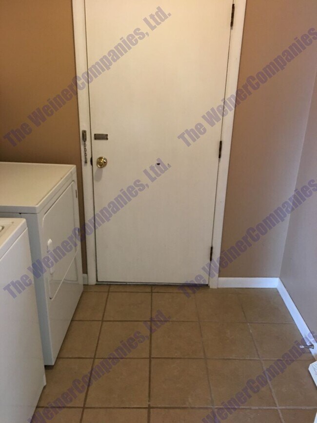 Foto del edificio - Available Now!!