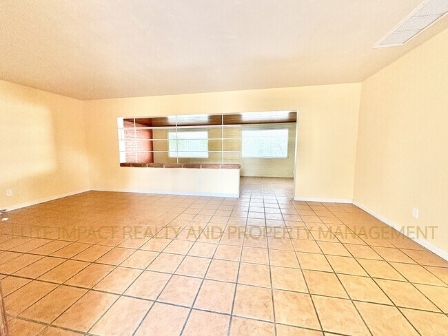 Foto del edificio - 1723 N Desmond Ln