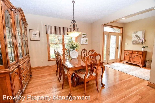 Building Photo - 4 br, 3 bath House - 1815 S. Renwick Blvd
