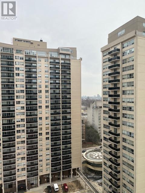 Photo du bâtiment - 310 Tweedsmuir Ave