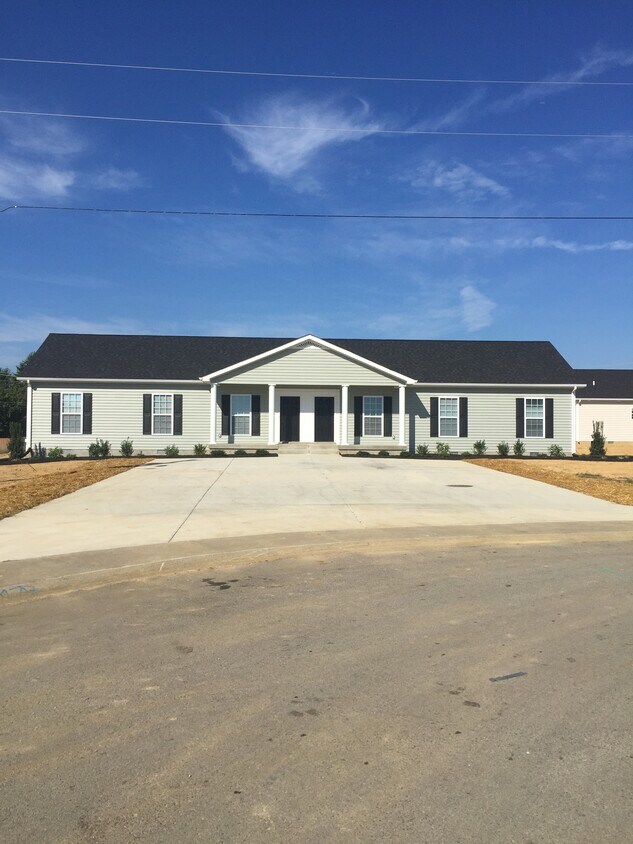 1262 Bluegrass Rd, Franklin, KY 42134 Apartments Franklin, KY