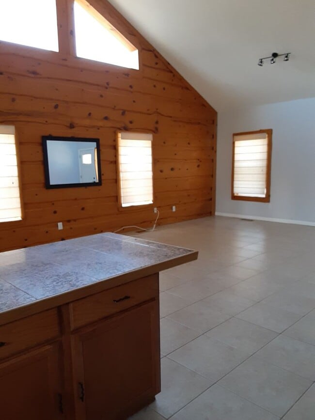 Building Photo - Lovely Dolores Home on Mtn. Side  3 bedroo...