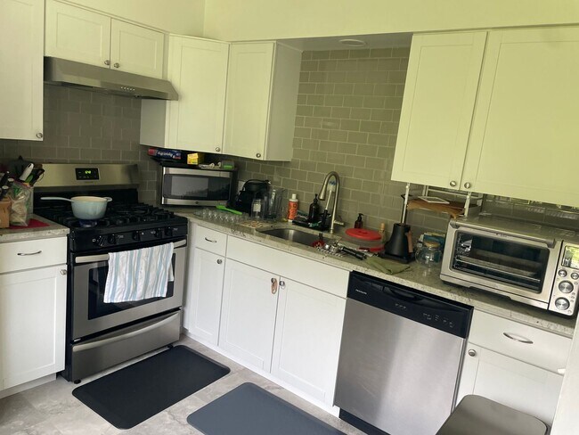 Foto del edificio - 2 bedroom 1 bath close to 94
