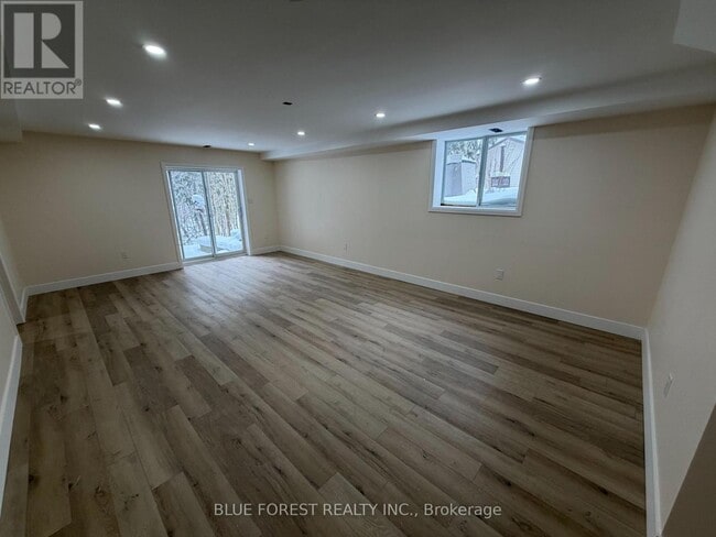 Building Photo - 370 Jonathan St