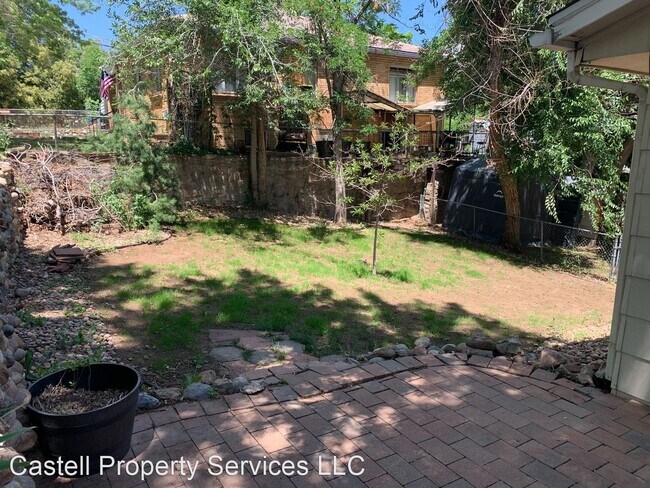 Building Photo - 555 Arapahoe St