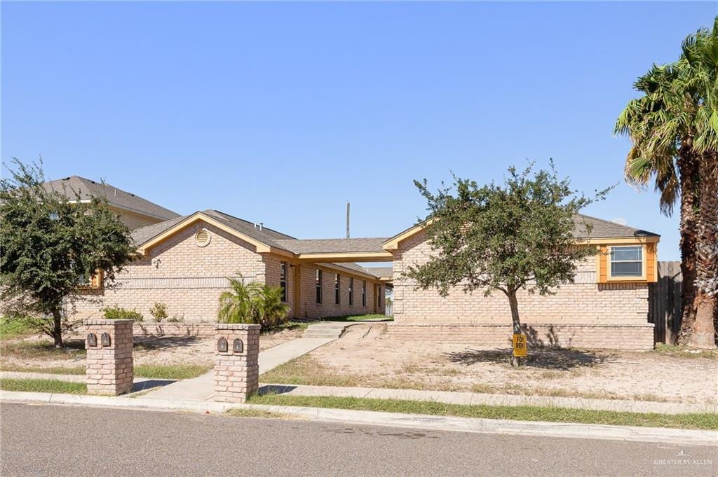 Foto principal - 10 W 2nd St