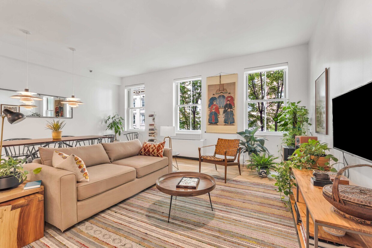Primary Photo - 120 E 29th St