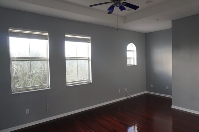 Foto del edificio - 3919 Passion Flower Rd