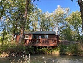 Building Photo - 135 Hideaway Dr