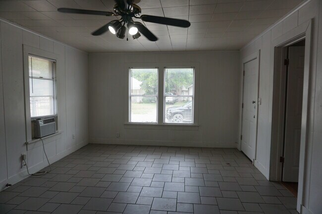 Building Photo - 2111 Princeton Ave