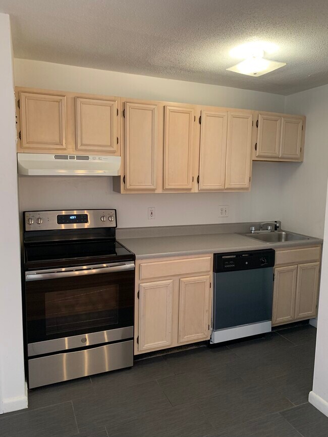 Building Photo - 50 Evergreen St