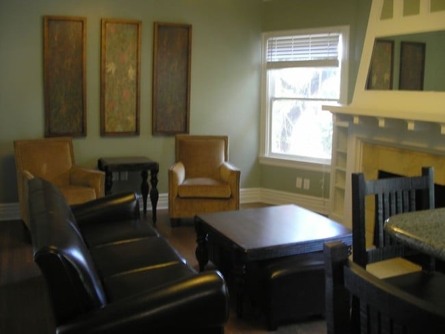 Interior Photo - 1195 W 28th St