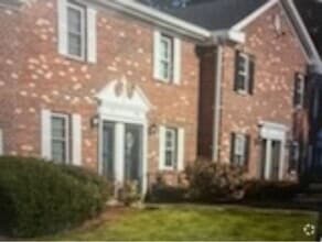 Building Photo - 606 Windsor Dr N