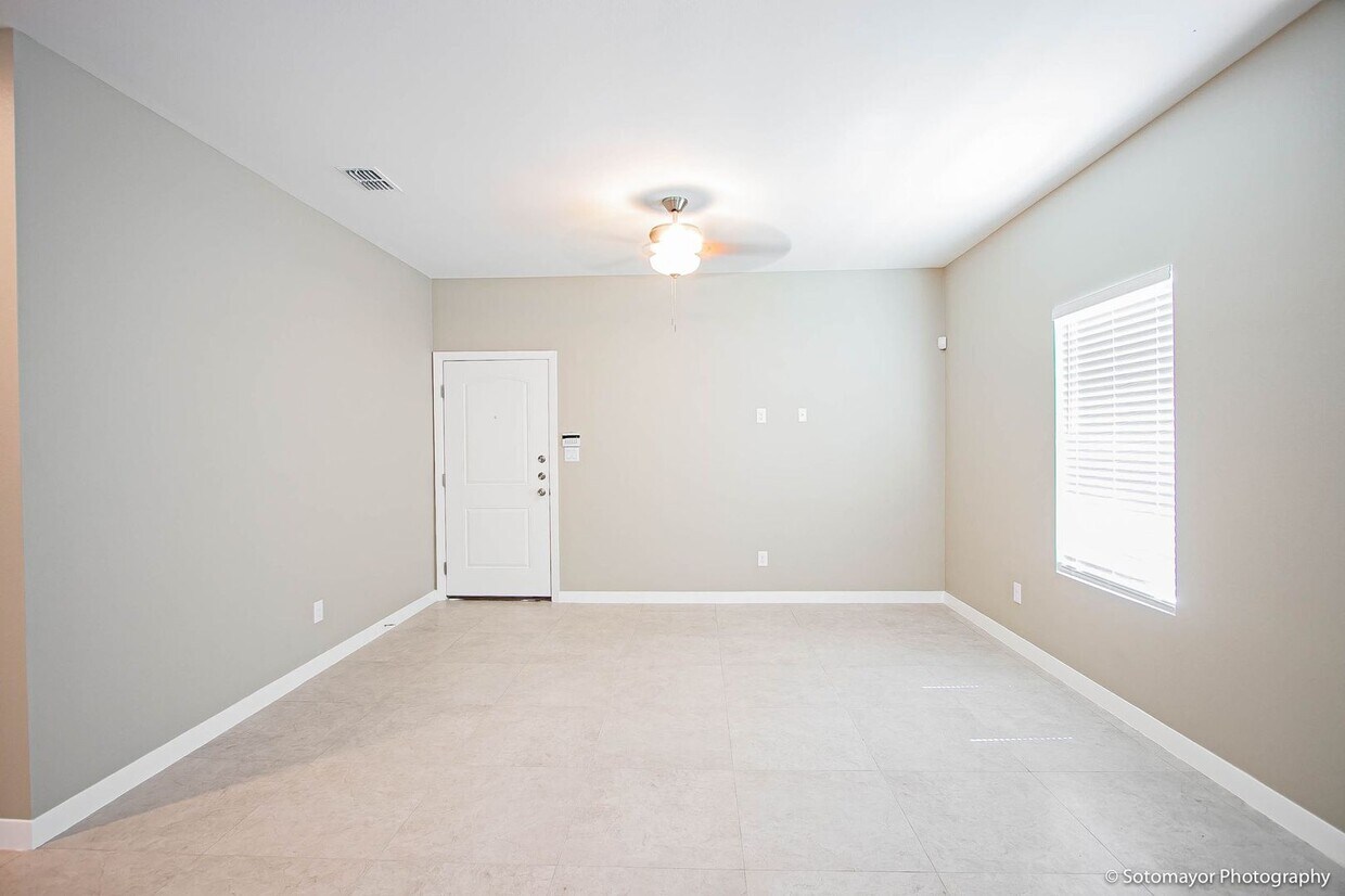 Foto del edificio - 1215 White Oak Dr