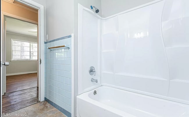 Foto del edificio - HUD Friendly | 3 Bed 2 Bath | Completely R...