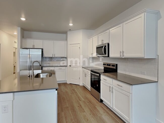 Building Photo - 4823 85th Dr NE