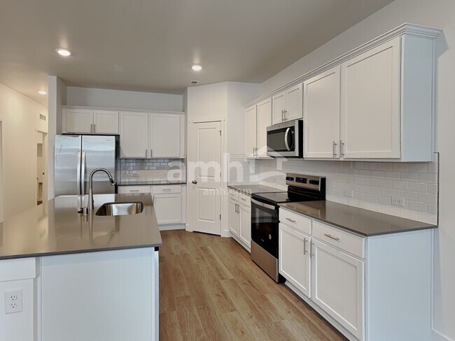 Foto del edificio - 4823 85th Dr NE