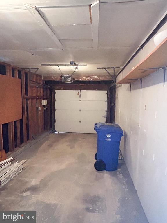 Building Photo - 201 Meadow Dr