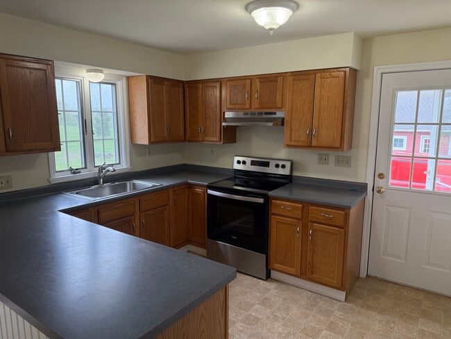 Foto del edificio - Nice 3/4 bedroom and 2 baths Cape for rent!