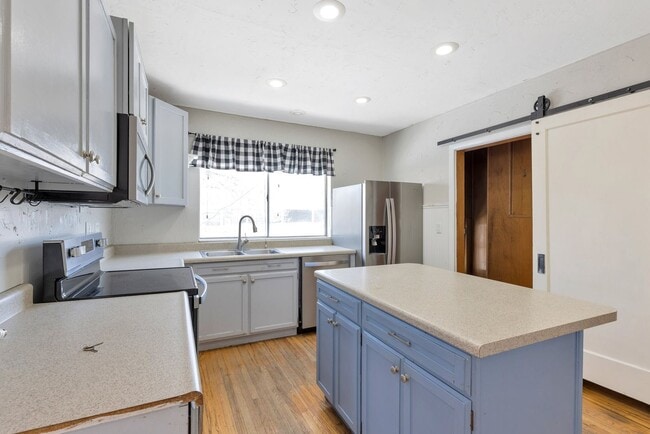 Foto del edificio - Charming 3 Bedroom Bungalow in West Valley