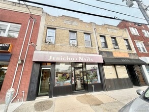 Building Photo - 198 Jericho Tpke