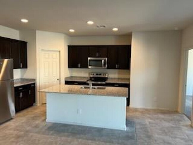 Foto del edificio - 2023 NEW MOVE IN TO YOUR NEW HOME BEFORE V...