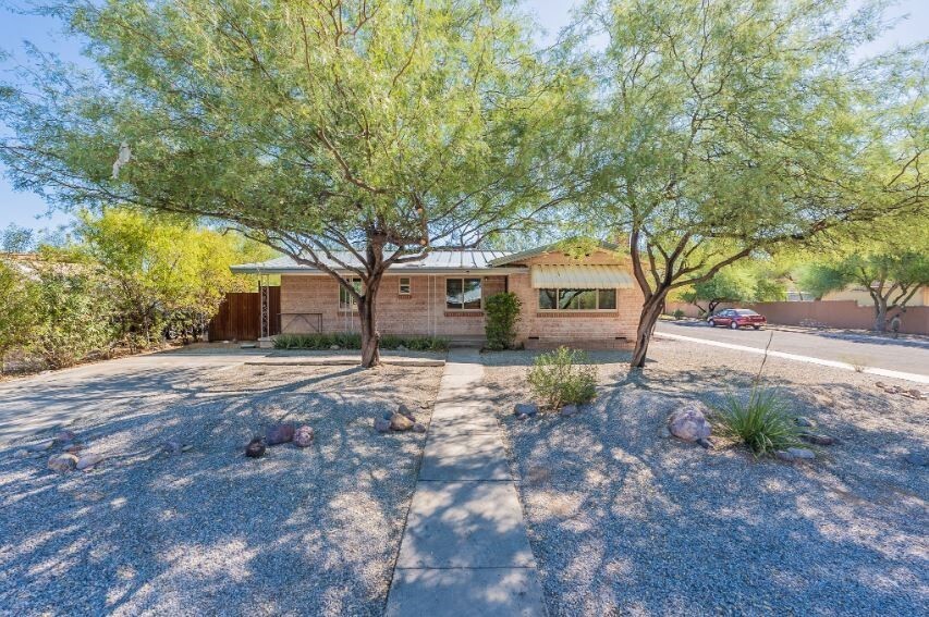 Foto principal - Charming Central Tucson Home with Versatil...