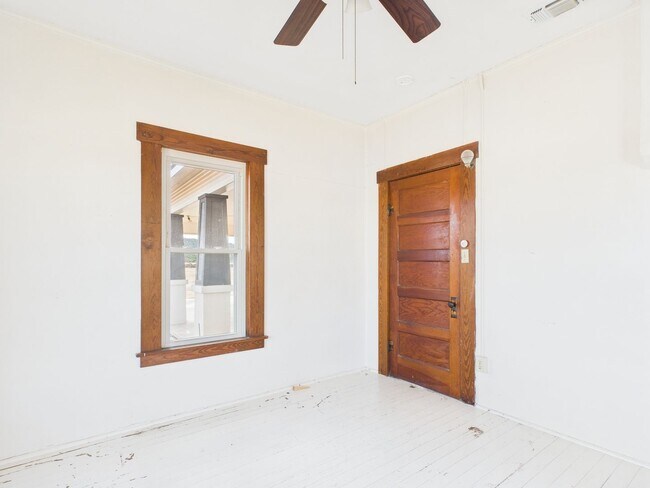 Building Photo - Beautiful Hill Country Farm House