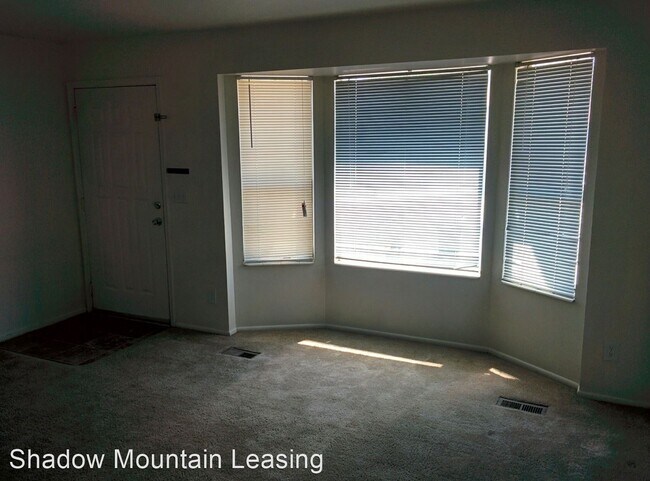 Building Photo - 3 br, 1 bath House - 4404 W Barrington Dr