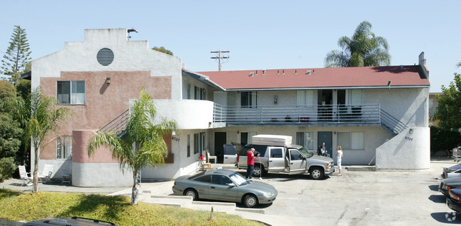 Foto del edificio - College Apartments