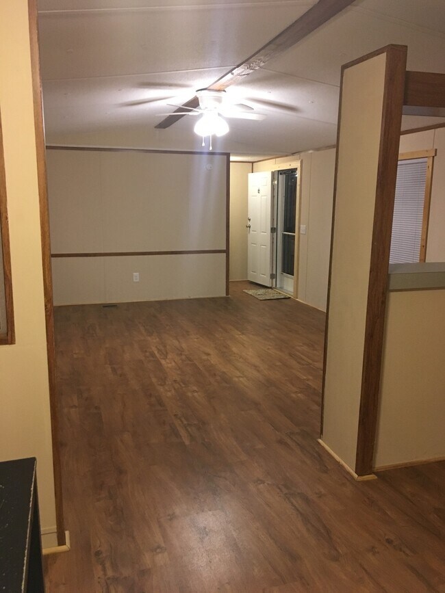 Building Photo - *NEWLY RENOVATED* 3 BR, 2 BA Single Wide i...