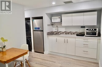 Building Photo - 9 Barwell Crescent