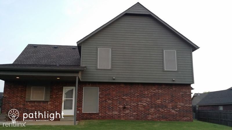 Foto del edificio - 5 br, 2.5 bath House - 2533 W Natchez St UNIT
