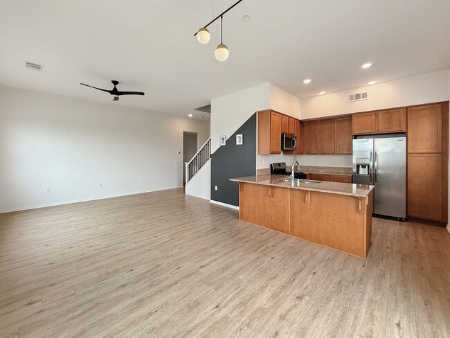 Building Photo - Beautiful 3B/3BA Townhouse in Otay Ranch
