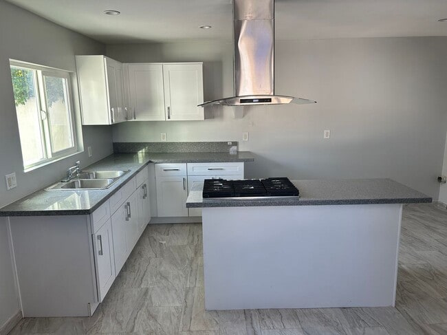 Foto del edificio - 9725 Birchdale Ave